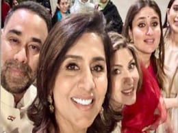Neetu Kapoor's Fam-Jam Selfie With Kareena-Karisma At India Gate Neetu Kapoor's Fam-Jam Selfie With Kareena-Karisma At India Gate