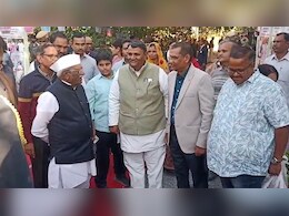 राजस्थान का इकलौता गांव जहां बेटी के पैदा पर लगाए जाते हैं 111 पौधे, पूर्व सरपंच को मिल चुका पद्मश्री राजस्थान का इकलौता गांव जहां बेटी के पैदा पर लगाए जाते हैं 111 पौधे, पूर्व सरपंच को मिल चुका पद्मश्री