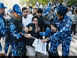 Congress Student Wing Members Detained After "Sansad Gherao" Congress Student Wing Members Detained After "Sansad Gherao"