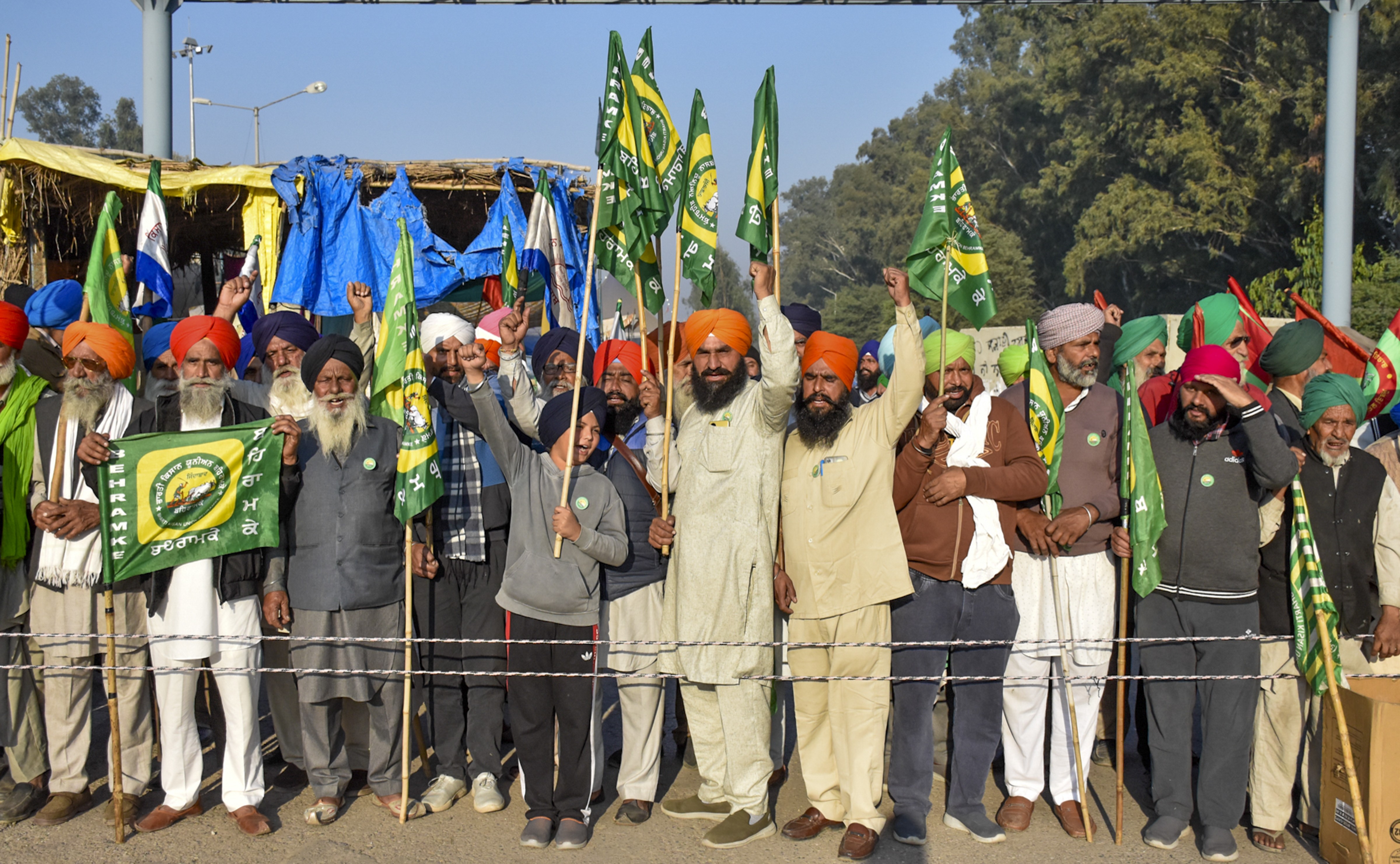 8 Farmers Injured In Tear Gas Shelling, Protest March Over MSP Halted