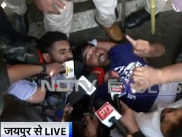 Jaipur Police Lathi Charge: जयपुर में यूथ कांग्रेस के कार्यकर्ताओं पर पुलिस का लाठी चार्ज, पीछे हटने को तैयार नहीं युवा Jaipur Police Lathi Charge: जयपुर में यूथ कांग्रेस के कार्यकर्ताओं पर पुलिस का लाठी चार्ज, पीछे हटने को तैयार नहीं युवा