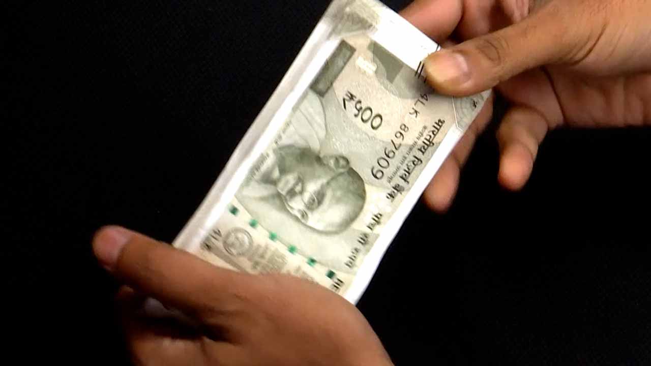 US Fed Decision Rattles Markets, Rupee Weakens