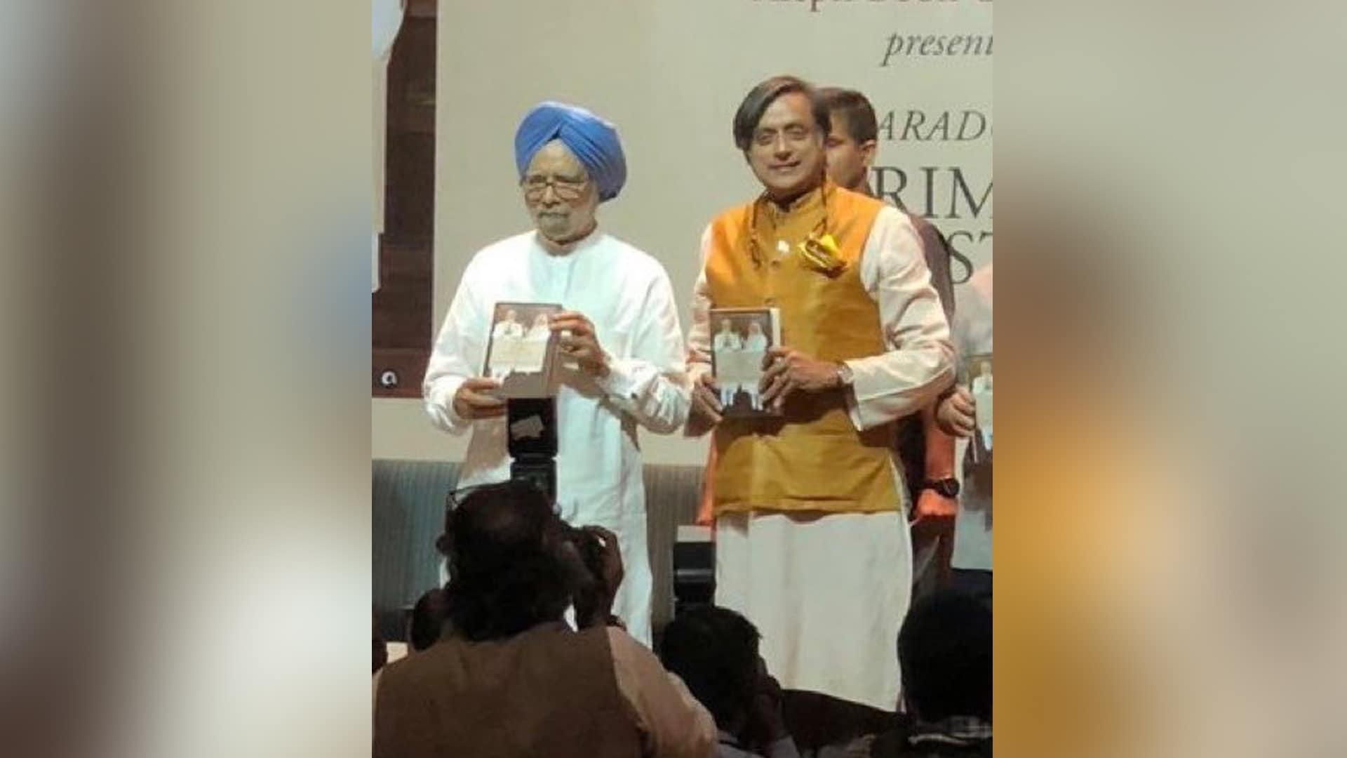 "Tremendous Honesty And Integrity": Shashi Tharoor Remembers Manmohan Singh