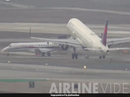 "Stop, Stop, Stop": In Viral Video, 2 Planes' Narrow Escape At US Airport "Stop, Stop, Stop": In Viral Video, 2 Planes' Narrow Escape At US Airport