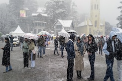 Snow-Covered Shimla Welcomes Tourists Amid Winter Magic Snow-Covered Shimla Welcomes Tourists Amid Winter Magic