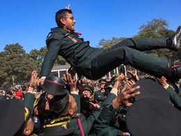 सलाम है! धोबी, हवलदार का बेटा... सेना में अफसर बने वे और हर सीना गर्व से हो गया चौड़ा