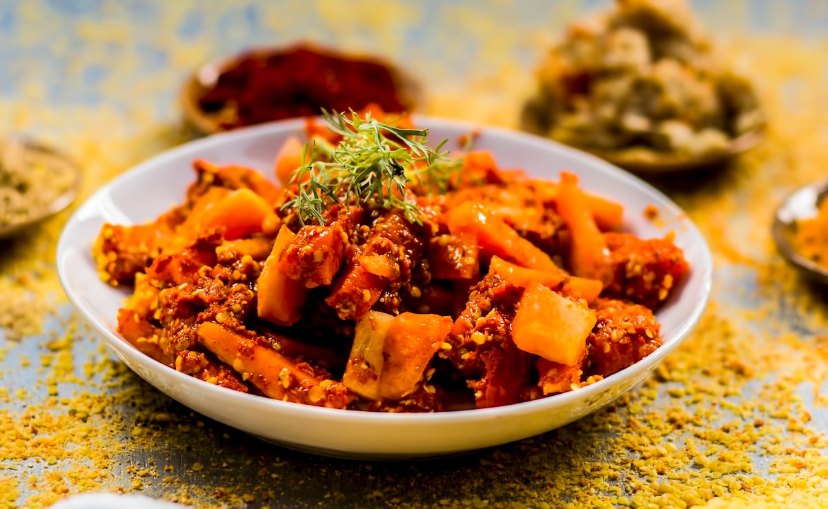 Will Eating Spicy Achaar With Parathas Give You Gas And Bloating In Winter? Here's What To Check