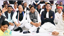 कांग्रेस का भाजपा सरकार के खिलाफ प्रदर्शन, मंच पर जुटे गहलोत, पायलट, डोटासरा, जूली सहित सभी बड़े नेता
