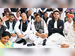 कांग्रेस का भाजपा सरकार के खिलाफ प्रदर्शन, मंच पर जुटे गहलोत, पायलट, डोटासरा, जूली सहित सभी बड़े नेता कांग्रेस का भाजपा सरकार के खिलाफ प्रदर्शन, मंच पर जुटे गहलोत, पायलट, डोटासरा, जूली सहित सभी बड़े नेता