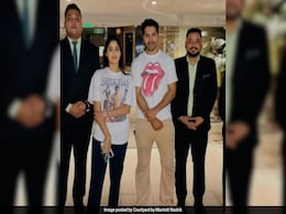 Crazy Viral: After Necklace, Janhvi Kapoor Wears T-Shirt With Rumoured Boyfriend Shikhar Pahariya's Name On It Crazy Viral: After Necklace, Janhvi Kapoor Wears T-Shirt With Rumoured Boyfriend Shikhar Pahariya's Name On It