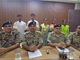 शाह के पहुंचते ही छत्तीसगढ़ में थरथर कांपे नक्सली, 25 लाख के 5 हार्डकोर माओवादियों ने किया सरेंडर