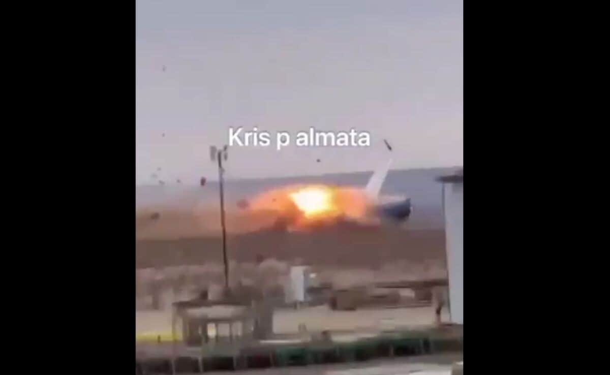 32 Passengers, Including Girl, 11, Survive Azerbaijan Airlines Plane Crash 32 Passengers, Including Girl, 11, Survive Azerbaijan Airlines Plane Crash