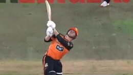 Video: Ball Hits The Roof Of Stadium In Big Bash League 2024, Injures Bowler's Hand