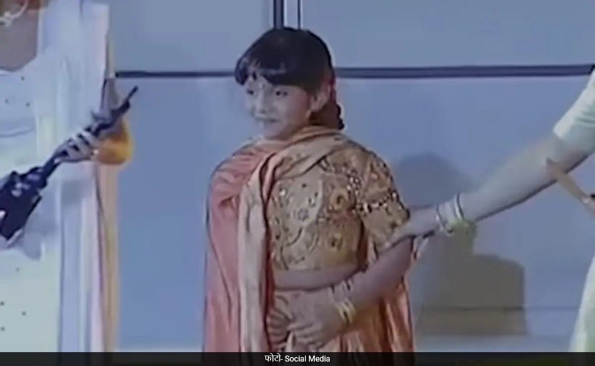 এই মেয়েটি বড় হয়েছে, ফিল্ম এবং ওয়েব সিরিজে কাজ করেছে, একবার বাবার জায়গায় আইফা অ্যাওয়ার্ড নিয়েছিল। এই মেয়েটি বড় হয়েছে, ফিল্ম এবং ওয়েব সিরিজে কাজ করেছে, একবার বাবার জায়গায় আইফা অ্যাওয়ার্ড নিয়েছিল।