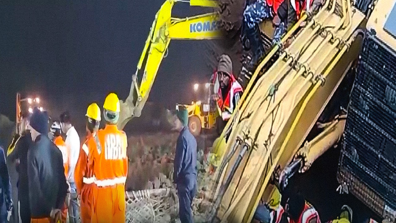 Rescue Operation For 10-Year-Old Trapped in Borewell in Guna, Madhya Pradesh