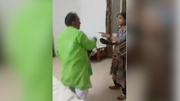 PWD का इंजीनियर कर रहा था ऐसी हरकत, देखिए- महिला ने चप्पलों से कैसे सिखाया सबक, 'नौकरी भी गई'
