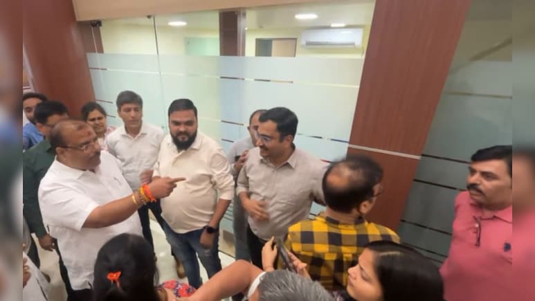 Mumbai news: "एक बिहारी सब पे भारी" पवारांच्या मदतीला ठाकरेंचे शिंदे धावले