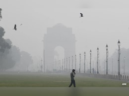 Delhi's Temperature Goes Below 5 Degrees In Early December, Breaks 14-Year Record Delhi's Temperature Goes Below 5 Degrees In Early December, Breaks 14-Year Record