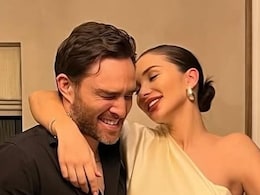 Amy Jackson's Christmas Feast Featured Vegan Caviar, Treat For Santa And More Amy Jackson's Christmas Feast Featured Vegan Caviar, Treat For Santa And More