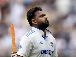 Sunil Gavaskar Roasts Rishabh Pant Over MCG Dismissal. "Like A Drug"