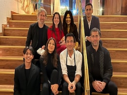 Anne Hathaway Visits Chef Vikas Khanna's Restaurant, He Shares Heartfelt Tribute Anne Hathaway Visits Chef Vikas Khanna's Restaurant, He Shares Heartfelt Tribute