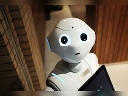 Lifelike Robots Now Available To Public At China's First 'Robot Mall' Lifelike Robots Now Available To Public At China's First 'Robot Mall'