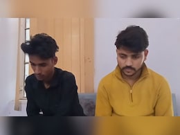 सैलून में काटता था बाल, दोस्त के साथ मिलकर छतीसगढ़ के रिटायर्ड अधिकारी से ठगे 54.30 लाख रुपए, अब गिरफ्तार सैलून में काटता था बाल, दोस्त के साथ मिलकर छतीसगढ़ के रिटायर्ड अधिकारी से ठगे 54.30 लाख रुपए, अब गिरफ्तार