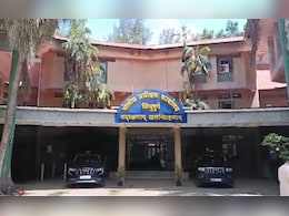 अजित पवारांच्या गाडीचं सारथ्य करणारी महिला कॉन्स्टेबल अटकेत, भोंदू बाबाच्या टोळीशी कनेक्शन उघड