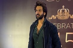 Kartik Aaryan Greets The Paparazzi At A Party Kartik Aaryan Greets The Paparazzi At A Party