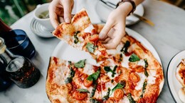 5 Kinds Of Pizza Eaters That Exist Everywhere - Which One Are You?