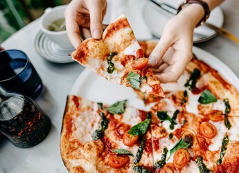 5 Kinds Of Pizza Eaters That Exist Everywhere - Which One Are You? 5 Kinds Of Pizza Eaters That Exist Everywhere - Which One Are You?