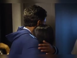 IND vs AUS: माँ ने शतकवीर बेटे को लगाया गले, पिता के छलके आंसू, जब परिवार से मिले नीतीश रेड्डी - VIDEO IND vs AUS: माँ ने शतकवीर बेटे को लगाया गले, पिता के छलके आंसू, जब परिवार से मिले नीतीश रेड्डी - VIDEO