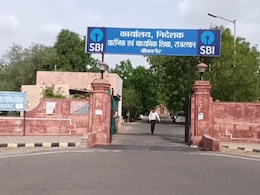 स्कूल प्रिंसिपल ने नाबालिक छात्रा के मोबाइल में पढ़ी पर्सनल चैट, शिक्षा विभाग ने जारी किए निलंबन के आदेश स्कूल प्रिंसिपल ने नाबालिक छात्रा के मोबाइल में पढ़ी पर्सनल चैट, शिक्षा विभाग ने जारी किए निलंबन के आदेश