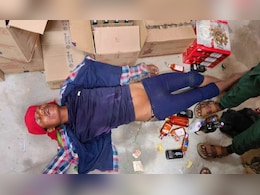 ठेके में चोरी करने घुसा चोर..बोतलों पर हार बैठा दिल, पीकर सुबह तक मारता रहा खर्राटे, वीडियो हुआ वायरल ठेके में चोरी करने घुसा चोर..बोतलों पर हार बैठा दिल, पीकर सुबह तक मारता रहा खर्राटे, वीडियो हुआ वायरल
