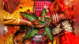 ऐकावे ते नवलच!  थंडीमुळे भर मांडवात लग्न मोडलं, तरुण बेशुद्ध झाला; नववधू भडकली