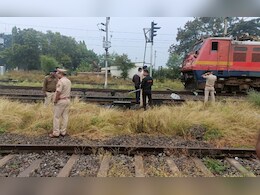 राज्य राणी एक्स्प्रेसमध्ये दोन गटात हाणामारी, एक गंभीर; संतप्त प्रवाशांचा रेलरोको&nbsp;