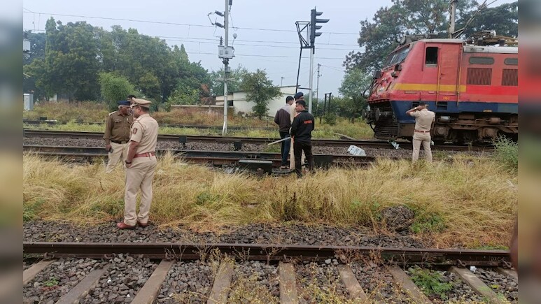 राज्य राणी एक्स्प्रेसमध्ये दोन गटात हाणामारी, एक गंभीर; संतप्त प्रवाशांचा रेलरोको 