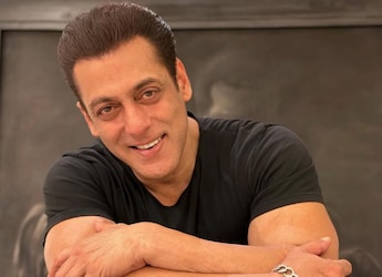 Watch: Salman Khan Climbs A Mulberry Tree To Pluck Fresh Fruits Watch: Salman Khan Climbs A Mulberry Tree To Pluck Fresh Fruits