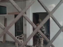 धनकुबेर सौरभ शर्मा के भोपाल-ग्वालियर के कई ठिकानों पर ED के छापे, CRPF जवान भी हैं मौजूद धनकुबेर सौरभ शर्मा के भोपाल-ग्वालियर के कई ठिकानों पर ED के छापे, CRPF जवान भी हैं मौजूद