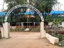 वाघासोबतचे फोटोसेशन महागात पडणार! वन विभागाचा गावकऱ्यांना दणका