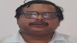 CG News: हवाई जहाज में बम की खबर देने वाले IB अफसर को पुलिस ने कर लिया गिरफ्तार, पर सुनवाई के लिए राज्य में नहीं है अदालत