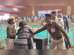 CG News: सीएम विष्णु देव साय की सभा में महिला ने किया हाईवोल्टेज ड्रामा, मचा हड़कंप CG News: सीएम विष्णु देव साय की सभा में महिला ने किया हाईवोल्टेज ड्रामा, मचा हड़कंप