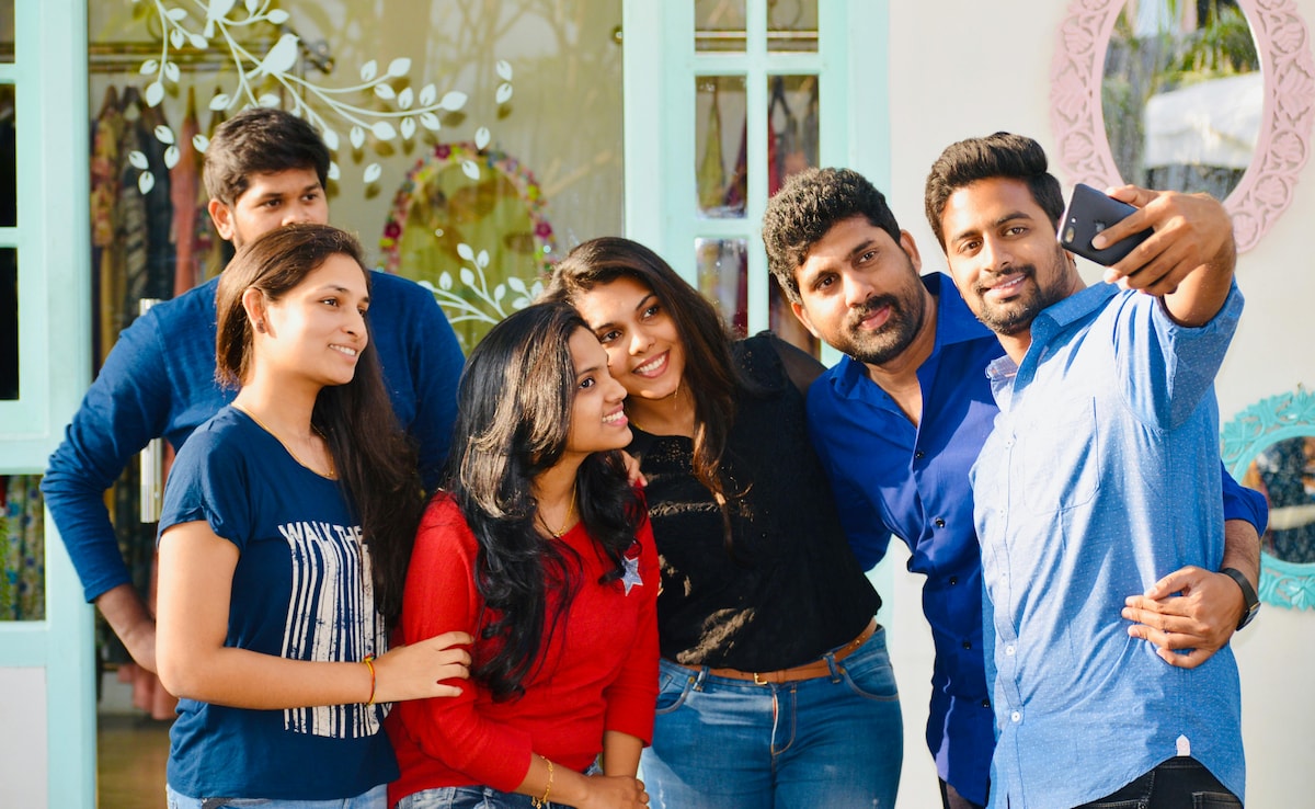 Capture beautiful moments with yoru family and friends through the night Capture beautiful moments with yoru family and friends through the night