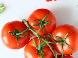 इन सब्जियों को बनाते समय कभी न डालें टमाटर, पूरा स्वाद हो जाएगा बेकार