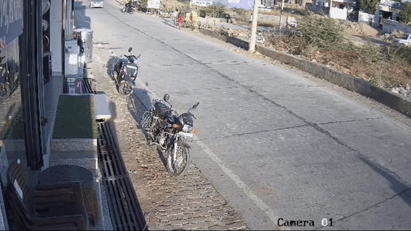 सीकर में दर्दनाक हादसा: गाड़ी से टकराने के बाद 40 फीट दूर गिरा मासूम, VIDEO आया सामने