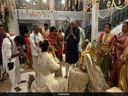 Bride PV Sindhu Glitters In A Champagne-Gold <i>Saree</i> On Wedding Day Bride PV Sindhu Glitters In A Champagne-Gold <i>Saree</i> On Wedding Day