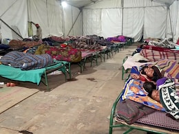 People Find Refuge At Night Shelter Amid Dipping Temperature In Delhi People Find Refuge At Night Shelter Amid Dipping Temperature In Delhi