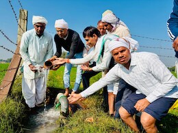 Dausa: IRS अधिकारी ने खेत में किया मां की अस्थियों का विसर्जन, इसके पीछे बताई ये खास वजह