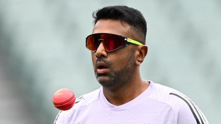 IND vs AUS: फिरकी के जादूगर अश्विन ने क्रिकेट को कहा अलविदा तो भावुक होकर गले लग गए रोहित शर्मा