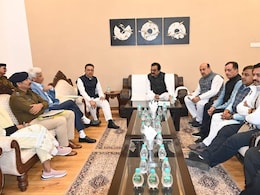 MP: मंत्री ने अधिकारियों को लगाई फटकार, ट्रैफिक व्यवस्था में सुधार के लिए दिए सख्त निर्देश MP: मंत्री ने अधिकारियों को लगाई फटकार, ट्रैफिक व्यवस्था में सुधार के लिए दिए सख्त निर्देश